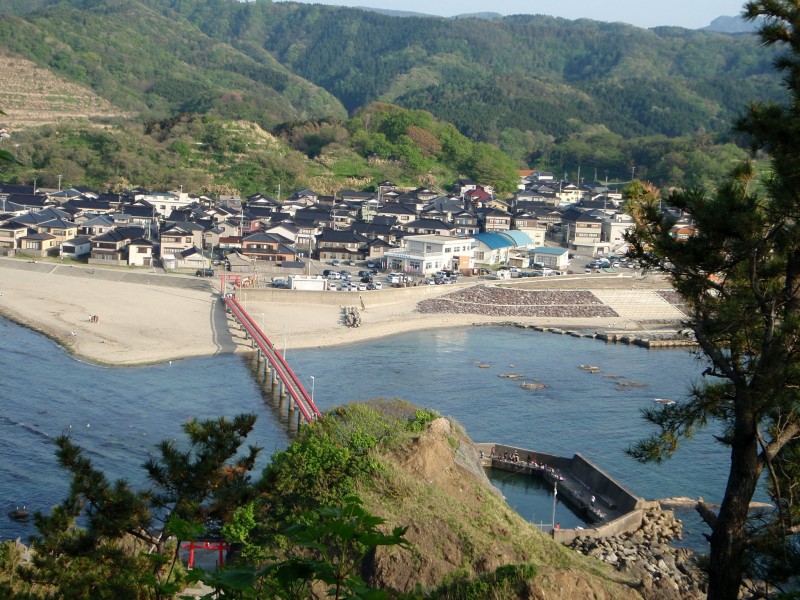 由良の白山神社から